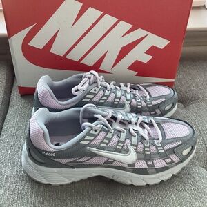 Nike P-6000 Sneaker (Big boy), size 7 M
